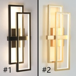 Minimalistische plafondlamp van aluminium met geometrische vormen en een vierkante vorm