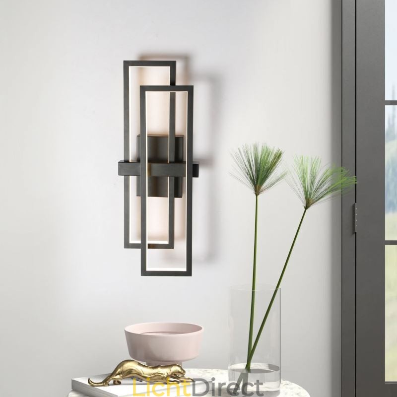 Minimalistische plafondlamp van aluminium met geometrische vormen en een vierkante vorm