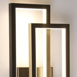 Minimalistische plafondlamp van aluminium met geometrische vormen en een vierkante vorm
