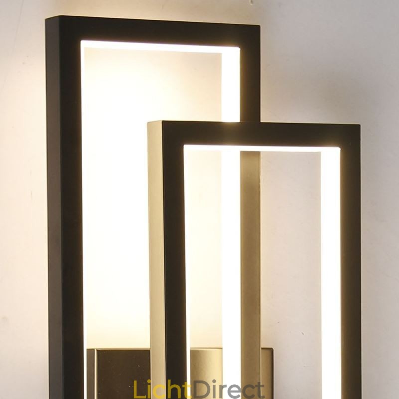 Minimalistische plafondlamp van aluminium met geometrische vormen en een vierkante vorm