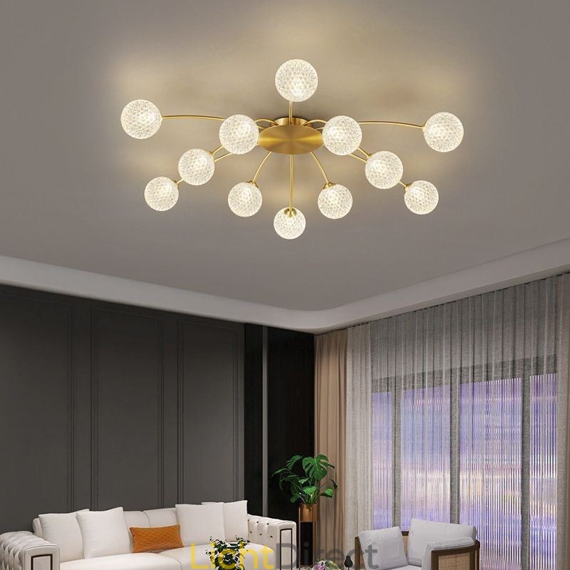 Moderne plafondlamp met gouden plafondbevestiging, decoratieve verlichtingsarmatuur
