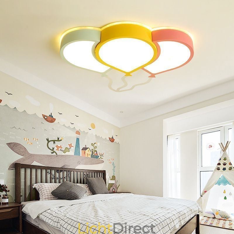 Moderne plafondlamp met plafondlamp in de vorm van een ballon