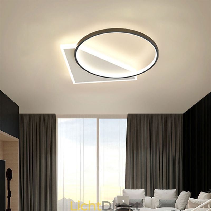 Moderne plafondlamp met inbouwmontage