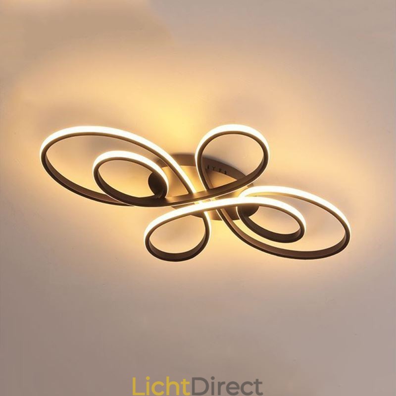 Moderne plafondlamp met bloemenmotief, decoratieve verlichting