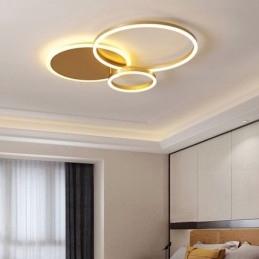 Moderne ronde plafondlamp van goudkleurig materiaal