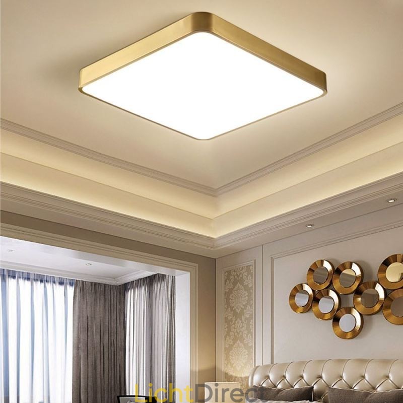 Minimalistische plafondlamp van acryl in vierkant goudkleur