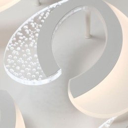 Moderne eenvoudige plafondlamp in de vorm van een hart van acryl