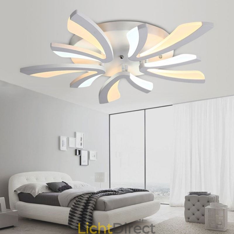 Moderne plafondlamp in de vorm van een paardenbloem