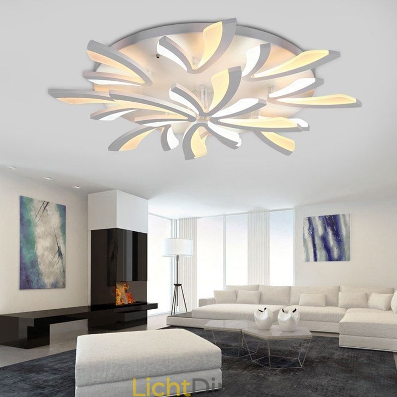 Moderne plafondlamp in de vorm van een paardenbloem
