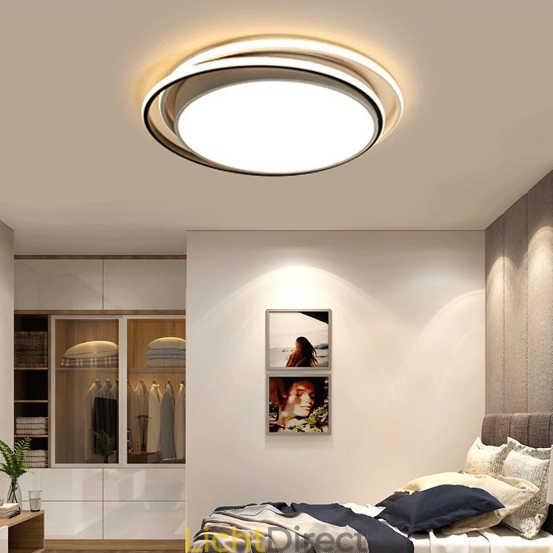 Moderne eenvoudige plafondlamp met geometrische montage, vierkant frame en lamplicht