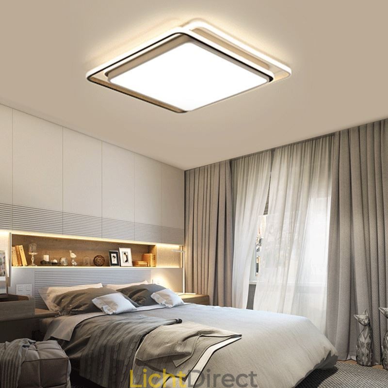 Moderne eenvoudige plafondlamp met geometrische montage, vierkant frame en lamplicht