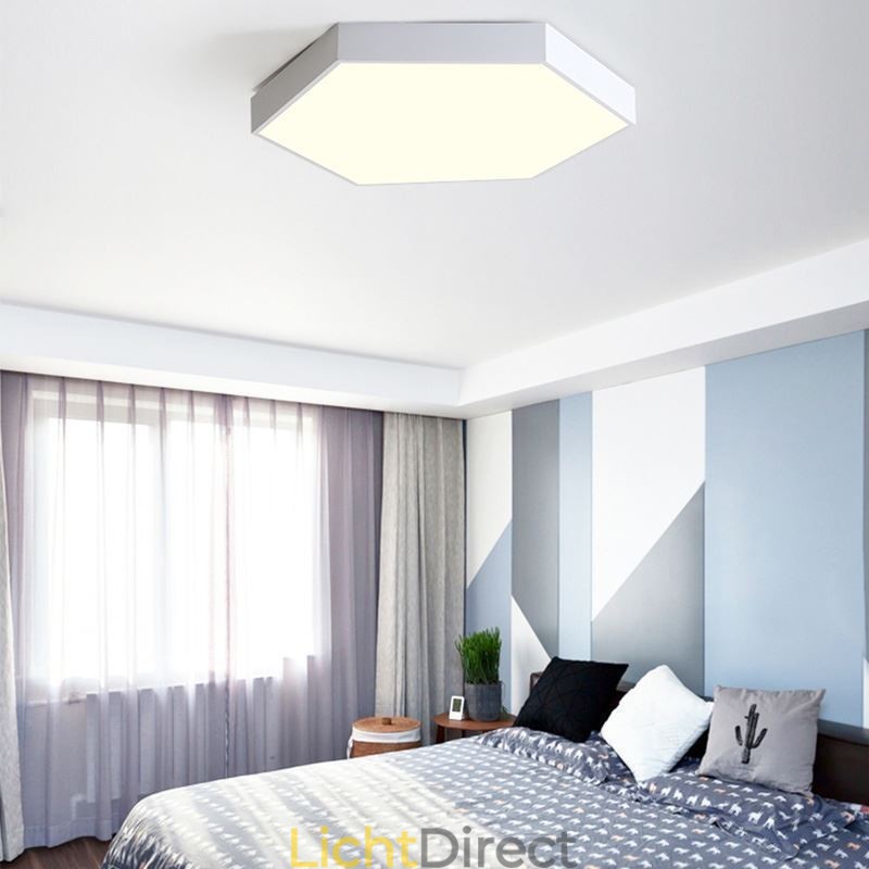 Moderne eenvoudige plafondlamp met zeshoekige inbouw