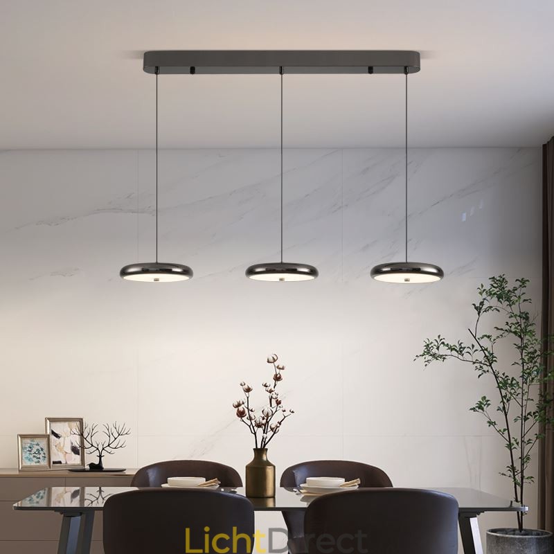 Plafondlamp met drie koppen en hanglamp