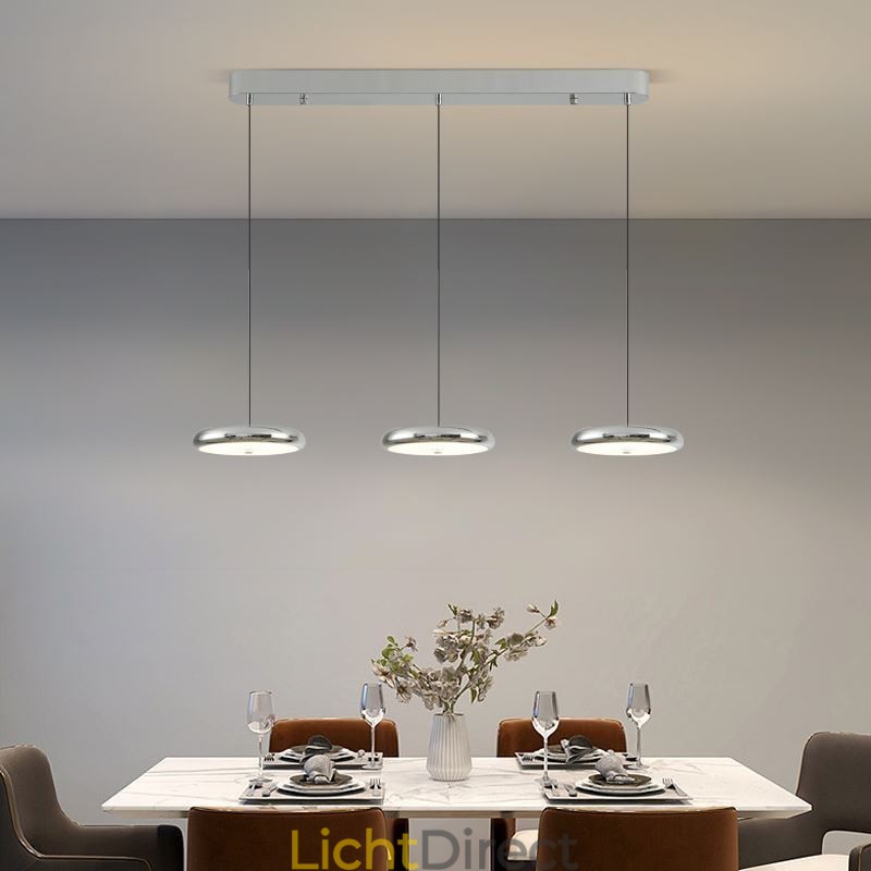 Plafondlamp met drie koppen en hanglamp