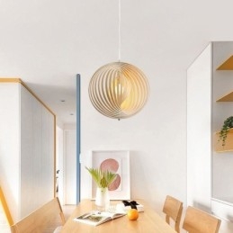 Moderne ronde bolvormige kroonluchter van lindehout