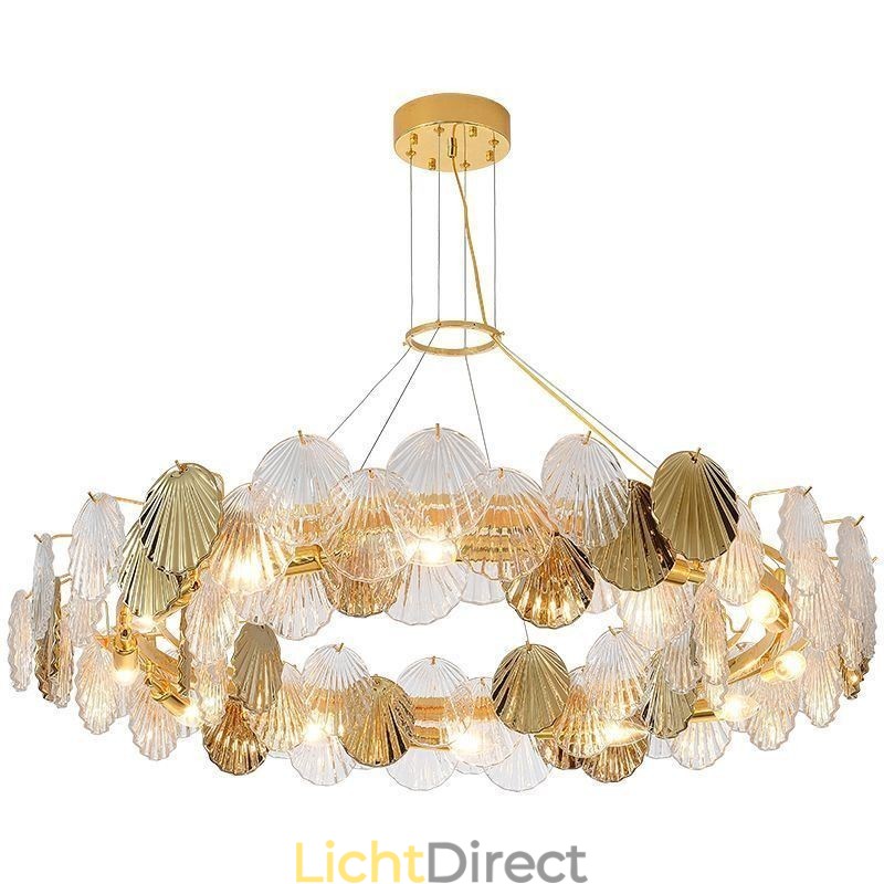 Moderne kroonluchter met schelpglasverlichting voor in de eetkamer