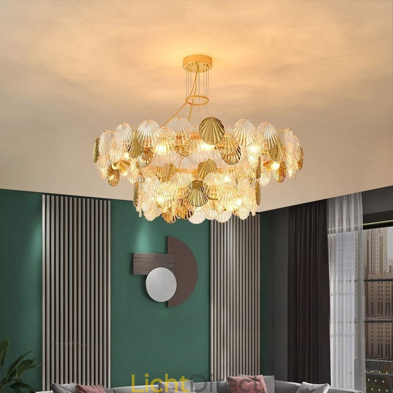 Moderne kroonluchter met schelpglasverlichting voor in de eetkamer