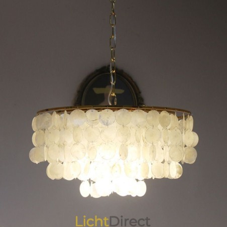 Hanglamp in de vorm van een Europese schelp Hanglamp in de vorm van een Europese schelp