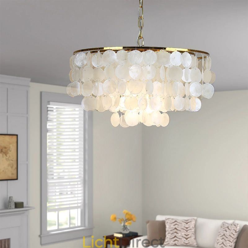Hanglamp in de vorm van een Europese schelp