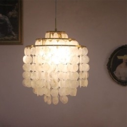 Moderne klassieke hanglamp met witte schelpenkap