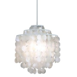 Moderne klassieke hanglamp met witte schelpenkap