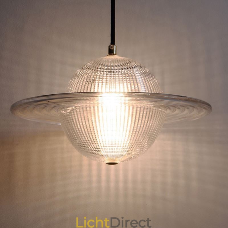 Moderne glazen hanglamp in de vorm van een plafondlamp