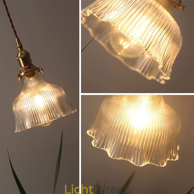 Grote Dome hanglamp van helder geribbeld glas met messing houder en draaischakelaar