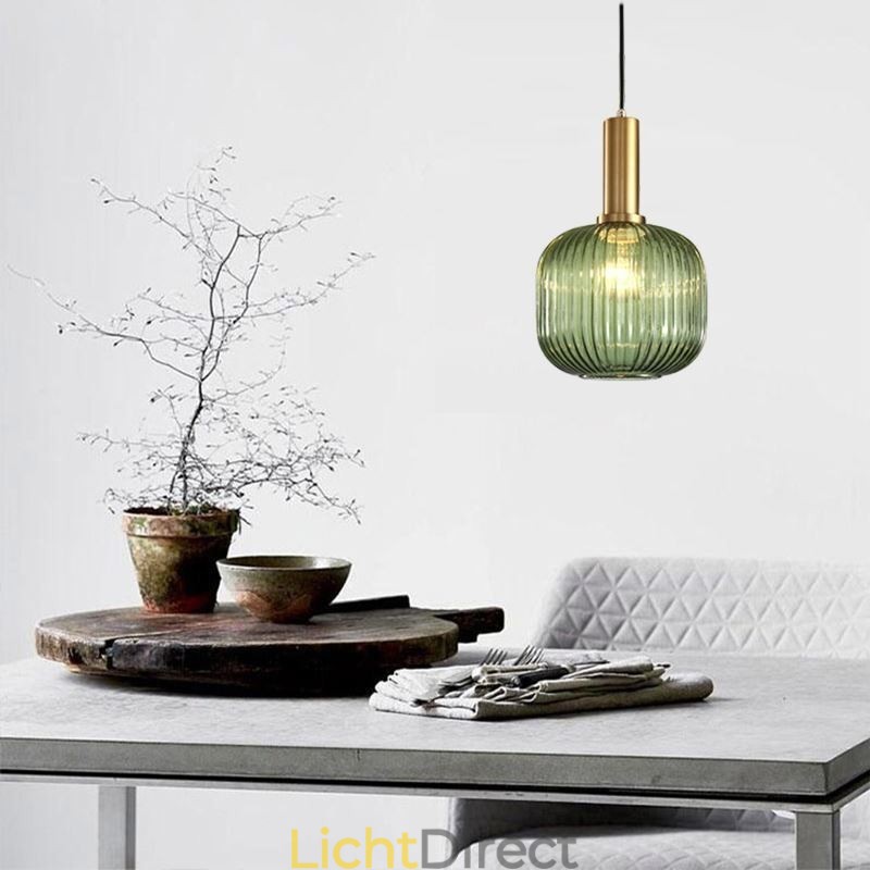 Geribbelde glazen hanglamp met messing houder