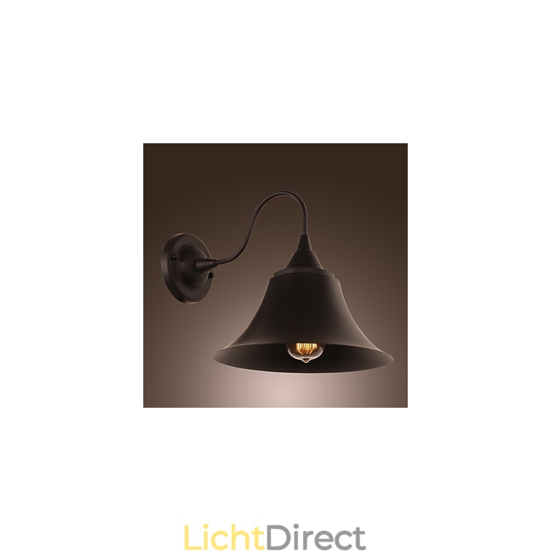 Artistieke wandlamp met retro metalen kap en beugel