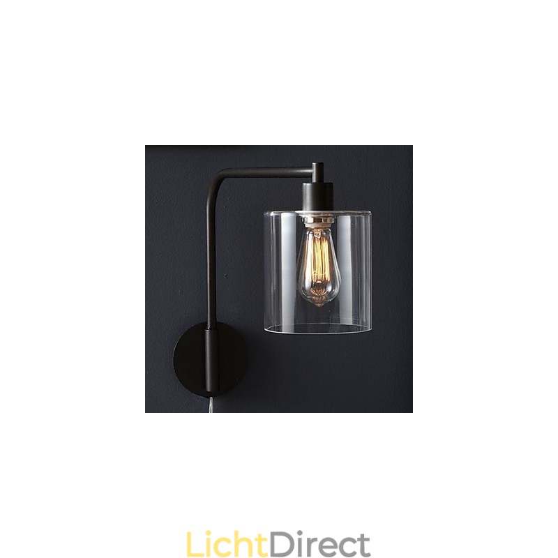 Moderne wandlamp met glazen trommelkap