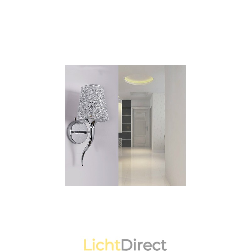 Zilveren bedlamp leeslamp wandlampen loodgieterswerk val achtergrond spiegellicht