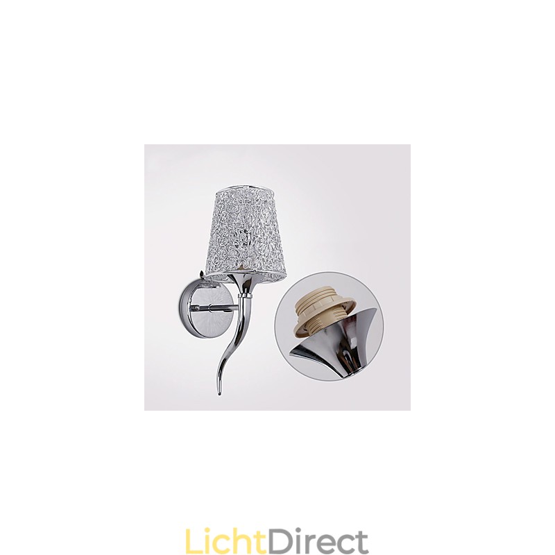 Zilveren bedlamp leeslamp wandlampen loodgieterswerk val achtergrond spiegellicht