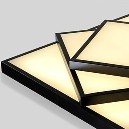 Vierkante plafondlamp met moderne, eigentijdse montage