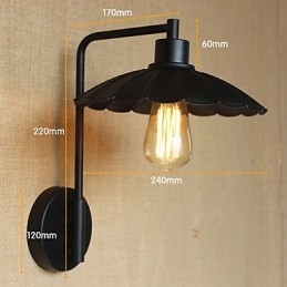 Klassieke decoratieve wandlamp van ijzer, eenvoudig