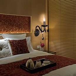 Zwarte kristallen wandlamp met kaarslamp