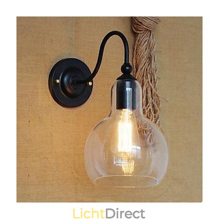 Moderne restaurantversiering wandlamp van smeedijzer en glas Moderne restaurantversiering wandlamp van smeedijzer en glas