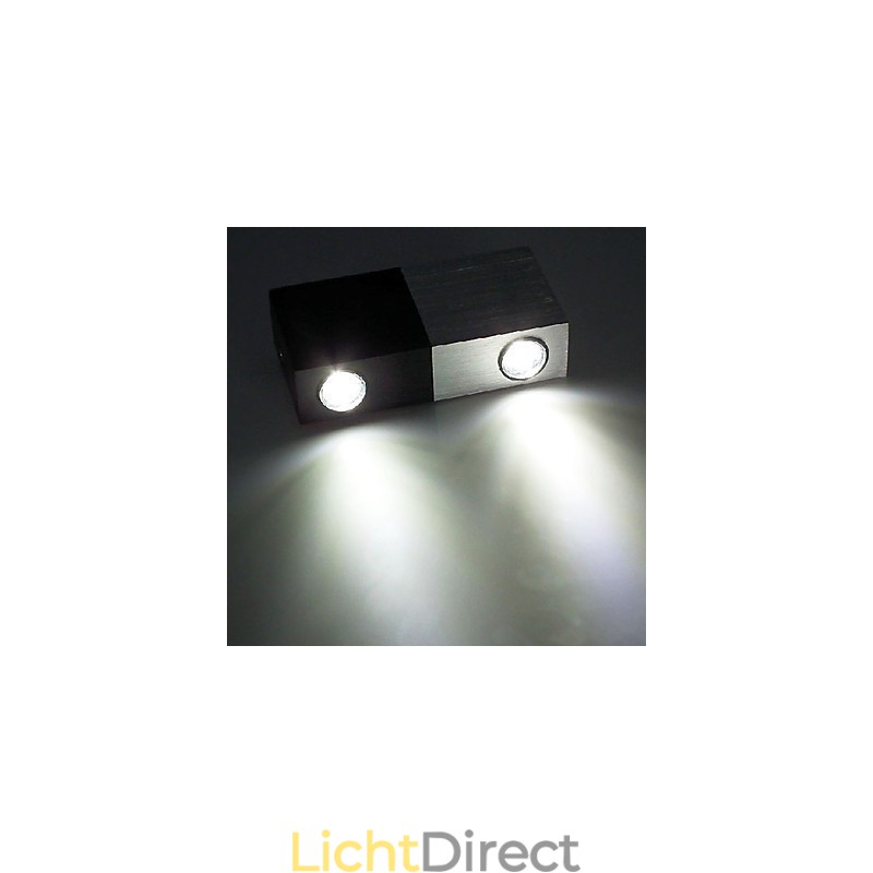Moderne wandlamp met half zilveren half zwarte chique design kubusvormige behuizing 2 s