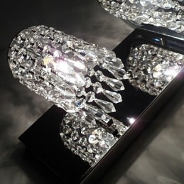 Moderne wandlamp met kristallen hangers en 2 lampen in gepolijst chroom