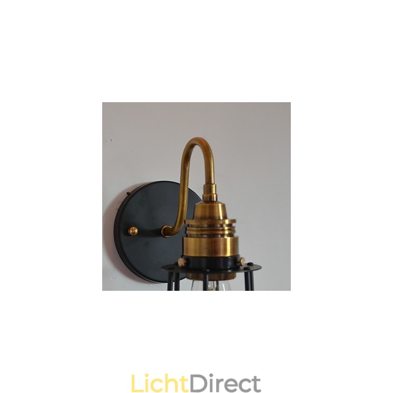 Minimalistische artistieke wandlamp met zwarte metalen skeletkap