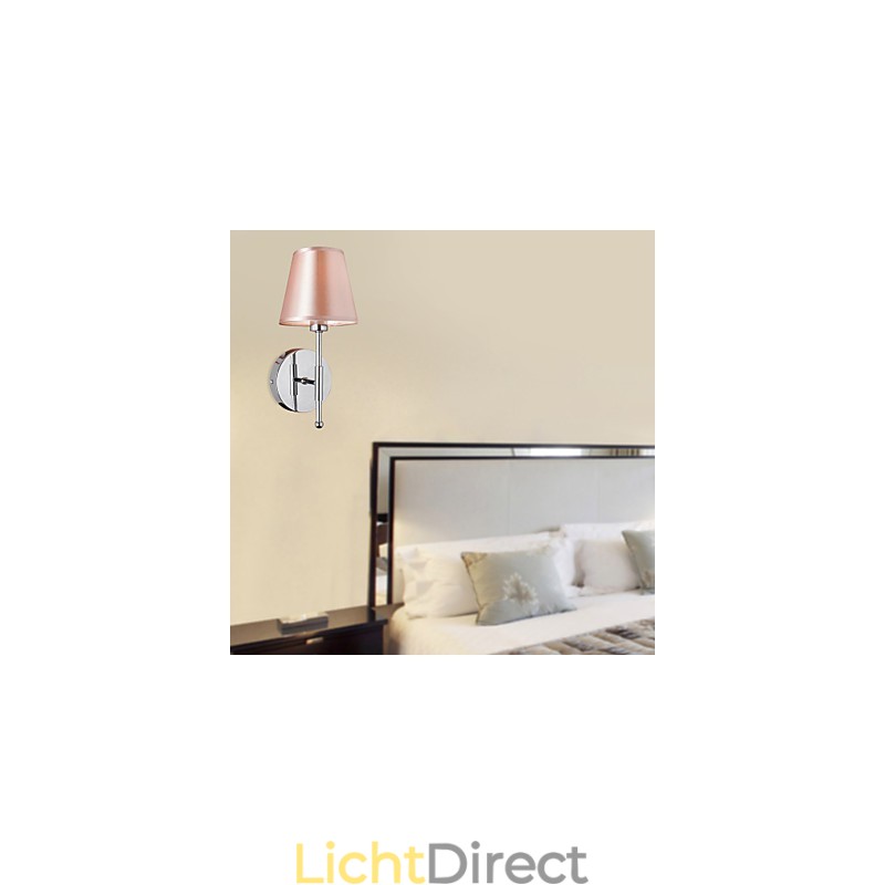Eenvoudig ontworpen wandlamp in warm licht