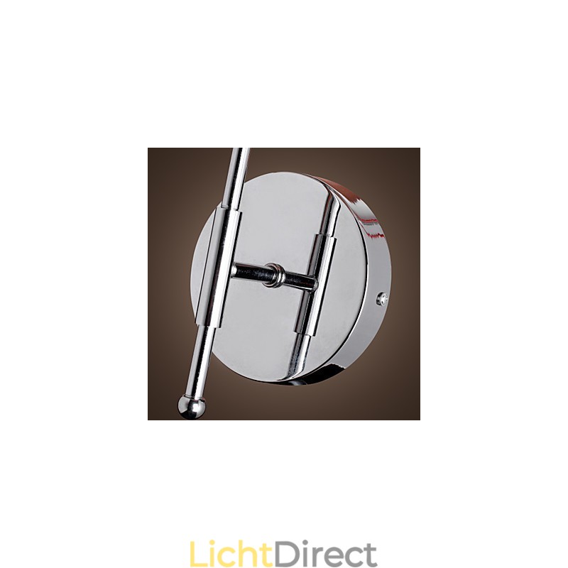 Eenvoudig ontworpen wandlamp in warm licht