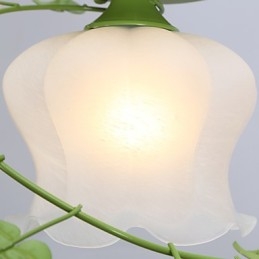 Valentijnsdag De rozentuin Bloemen en planten absorberen koepellicht