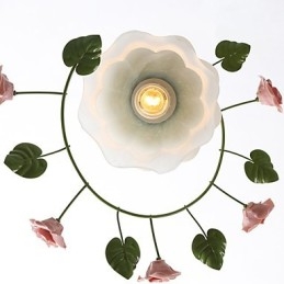 Valentijnsdag De rozentuin Bloemen en planten absorberen koepellicht