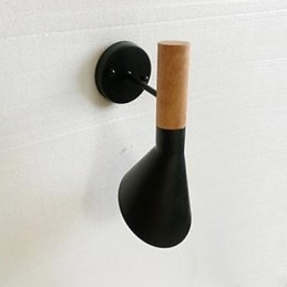 Moderne eenvoudige woonkamer bed smeedijzer imitatie hout wandlamp
