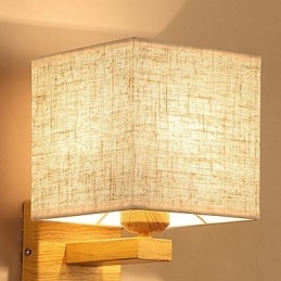 Minimalistische tafellamp van massief hout, nachtkastjelamp