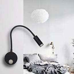 De wandlamp van de wandlamp van de kop van het slangbed wordt verlicht door de lichtleeslamp