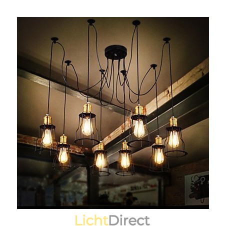 Landontwerpers schilderen metalen kroonluchter