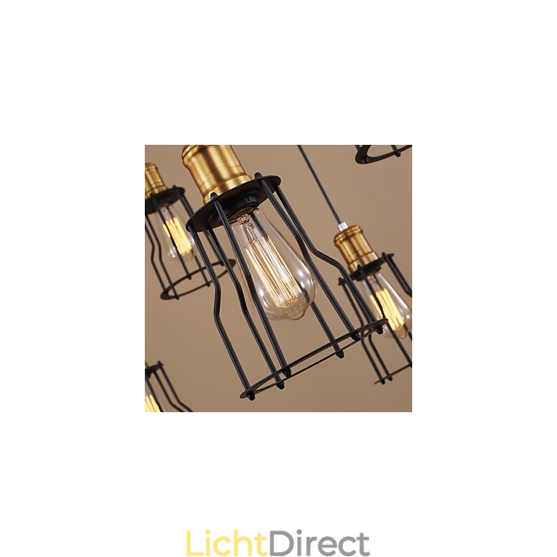 Landontwerpers schilderen metalen kroonluchter