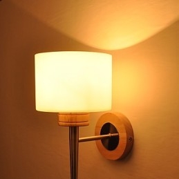 Eenvoudige wandlamp, nachtkastje, bureaulamp met glazen kap en massief hout voor slaapkamer, ladekast, woonkamer, babykamer