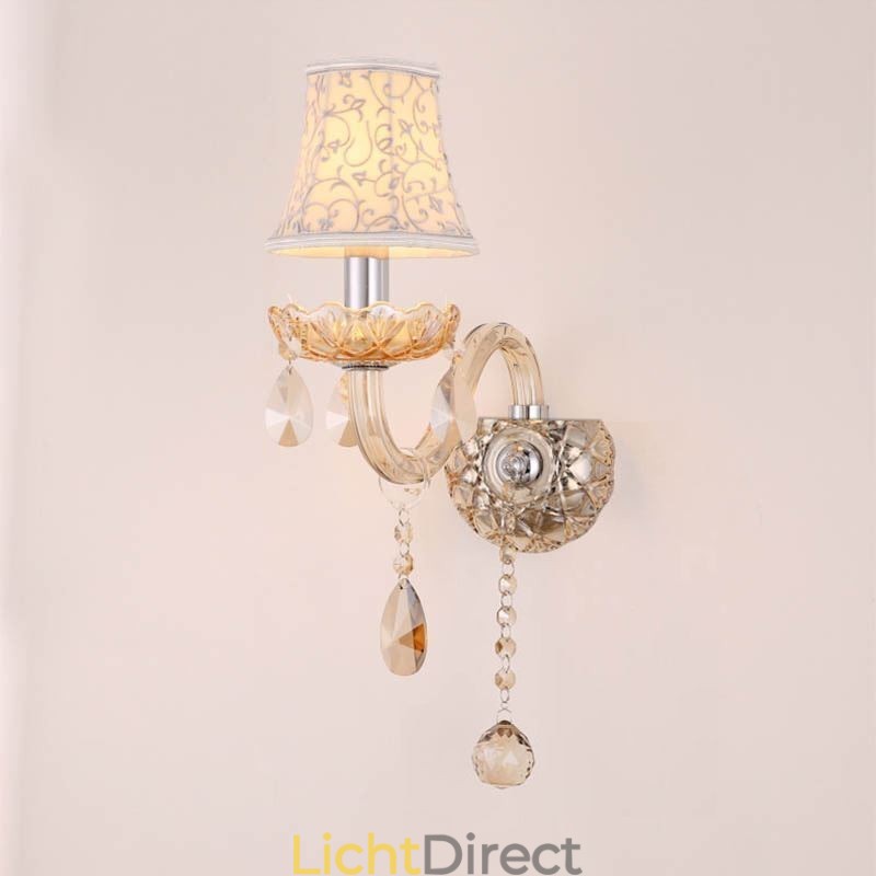 Elegante kristallen wandlamp in Europese stijl, gangpad